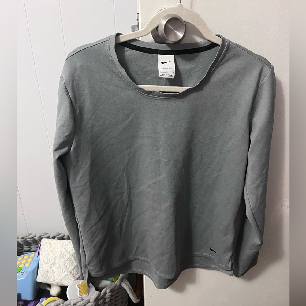 Nike Therma-Fit Light Gray Top